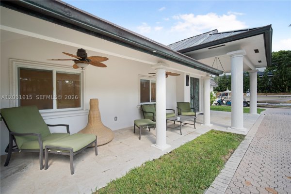 324 Caribbean Rd Key Biscayne, FL 33149