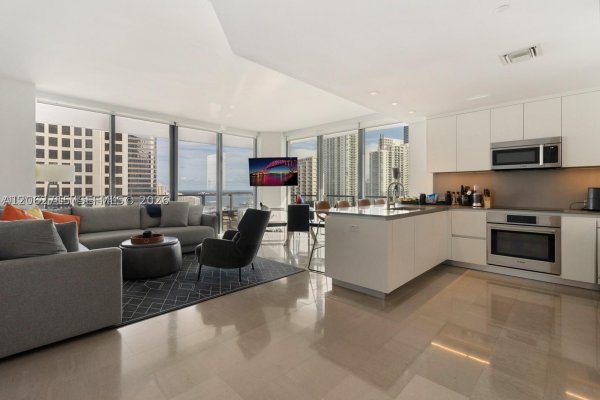 68 SE 6th St #2101 Miami, FL 33131