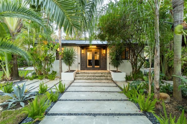 10901 NE 3rd Ave Miami, FL 33161