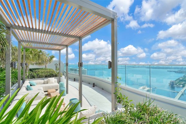 1400 Biscayne Blvd #1706 Miami, FL 33132