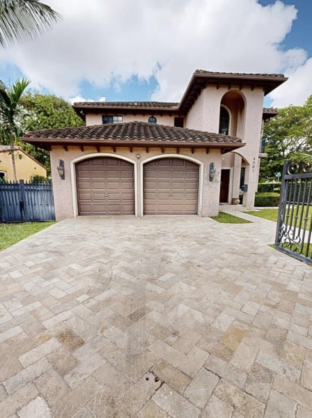 4501 SW 10th Miami, FL 33134