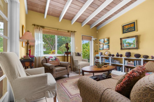 1617 NE 8th Fort Lauderdale, FL 33305