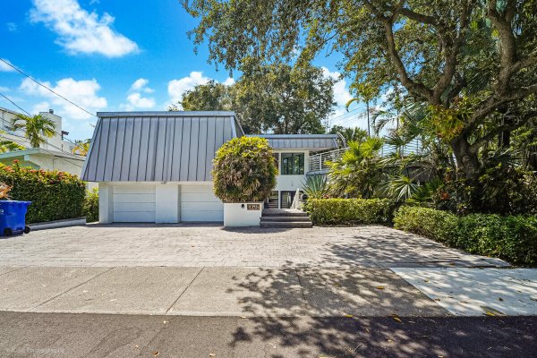 1343 Ponce De Leon Fort Lauderdale, FL 33316