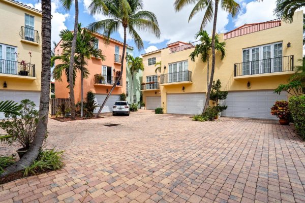 1123 NE 18th Fort Lauderdale, FL 33304