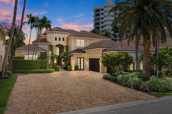 1019 Grand Ct Highland Beach, FL 33487