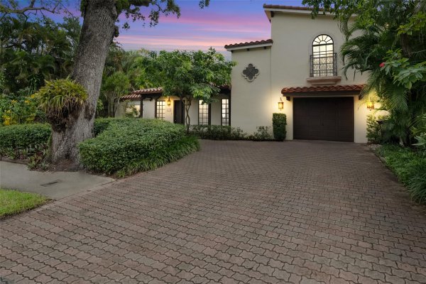 1022 SE 12th Way Fort Lauderdale, FL 33316