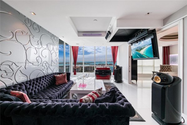 100 S Pointe Dr #3002 Miami Beach, FL 33139 100 S Pointe Dr #3002 Miami Beach, FL 33139