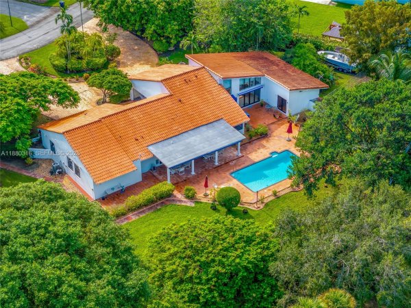 10204 SW 96th Ct Miami, FL 33176