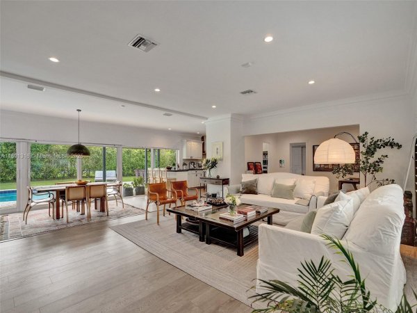 13555 SW 74th Ave #13555 Pinecrest, FL 33156