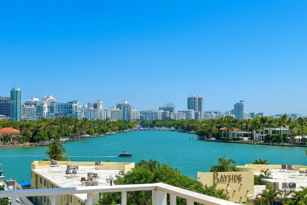 6900 Bay Dr #6C Miami Beach, FL 33141