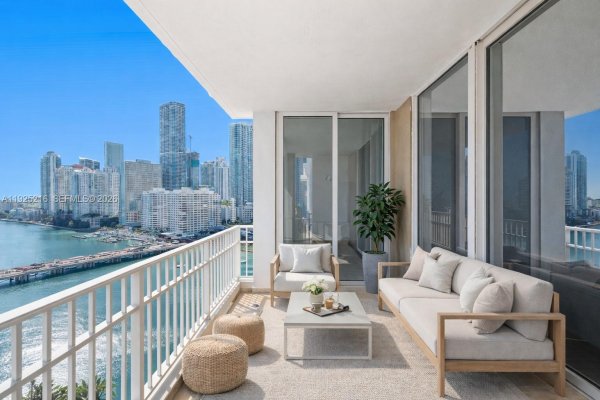 701 Brickell Key Blvd #1911 Miami, FL 33131