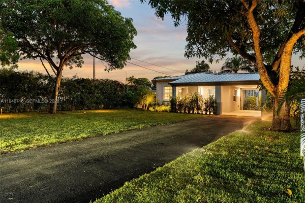 1880 NE 180th St North Miami Beach, FL 33162