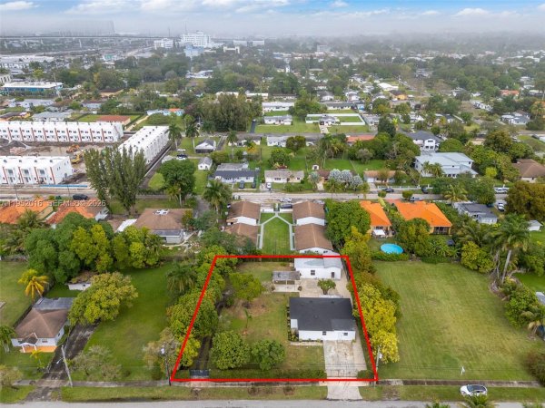 75 NW 160th St Miami, FL 33169