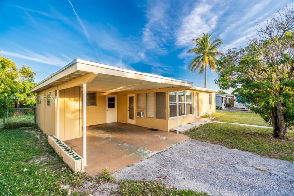 5196 NE 19th Ave Pompano Beach, FL 33064