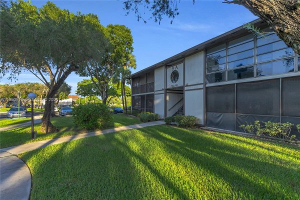 9415 W Mcnab Rd #204 Tamarac, FL 33321
