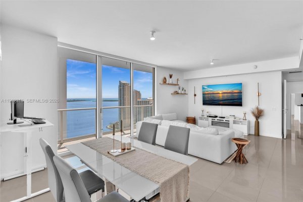 300 S Biscayne Blvd #2916 Miami, FL 33131