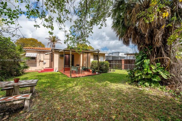 1780 SW 23rd St Miami, FL 33145