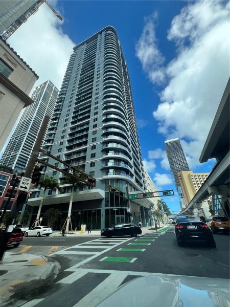 121 NE 5th St #3400 Miami, FL 33132