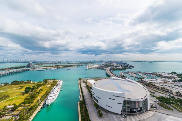 888 Biscayne Blvd #3506 Miami, FL 33132
