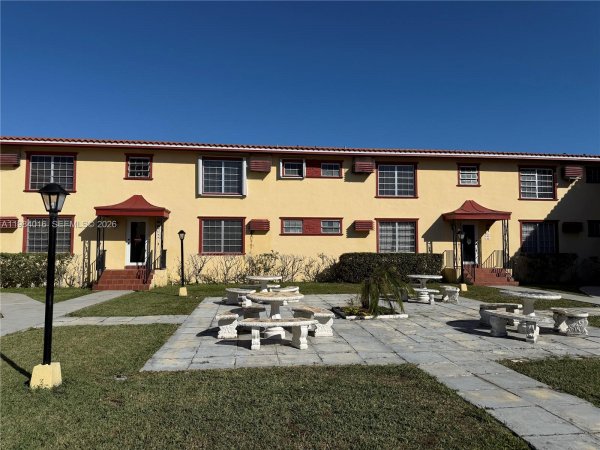 617 SW 11th St #14E Miami, FL 33129