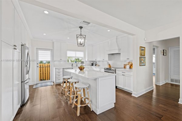 9880 NE 9th Ave Miami Shores, FL 33138