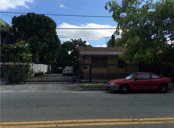 2528 SW 16th St Miami, FL 33145