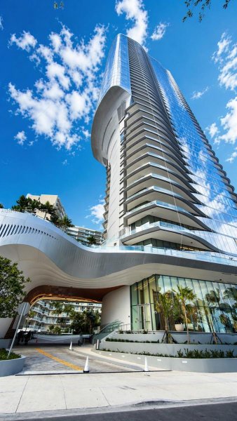 175 SE 25th Rd #504 Miami, FL 33129