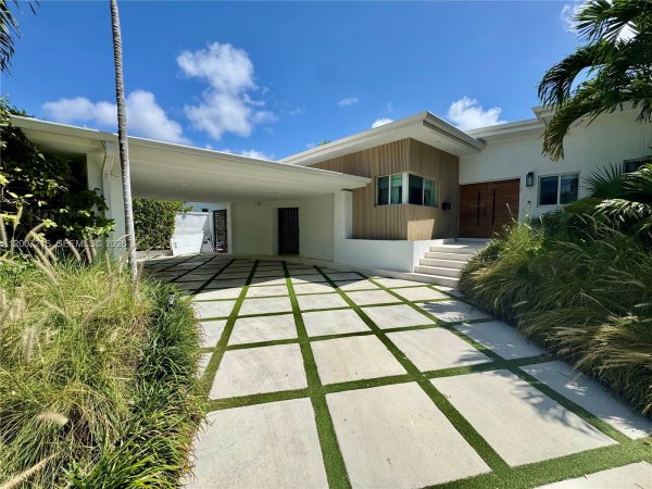 815 NE 76th St Miami, FL 33138