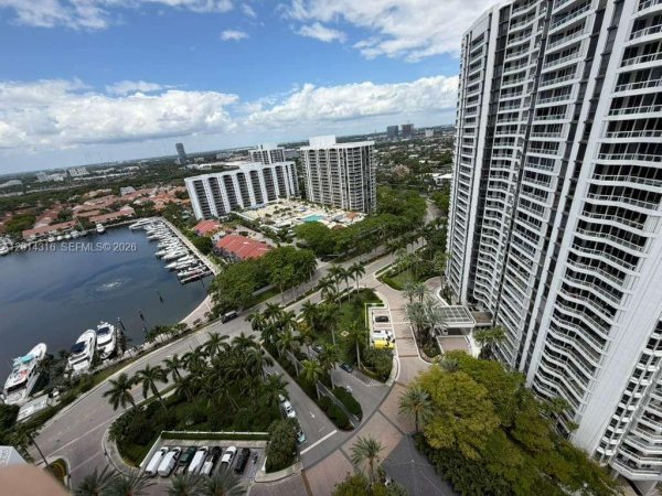 21055 Yacht Clb Dr #2403 Aventura, FL 33180
