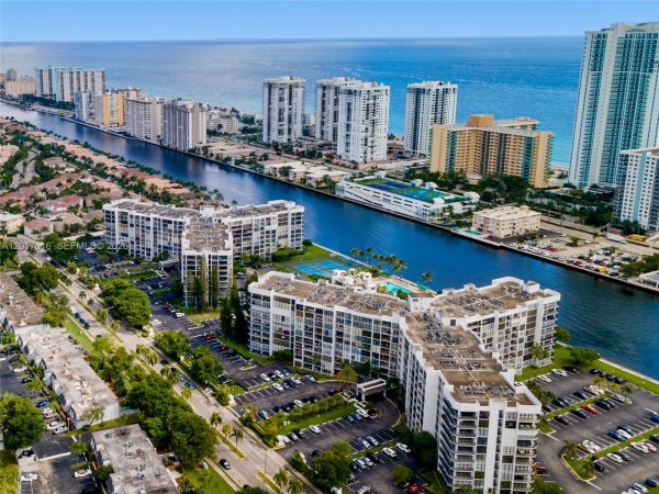 800 Parkview Dr #1007 Hallandale Beach, FL 33009