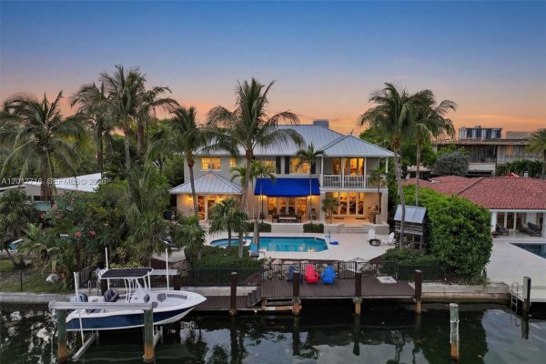 2310 Bayview Ln North Miami, FL 33181