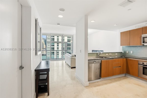 1050 Brickell Ave #2112 Miami, FL 33131