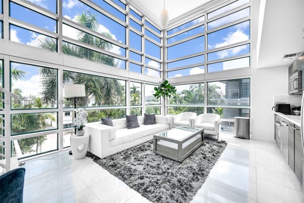 421 Meridian Ave #15 Miami Beach, FL 33139