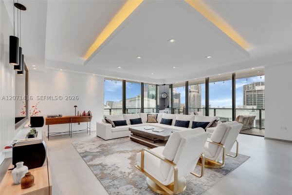 68 SE 6th St #3911 Miami, FL 33131