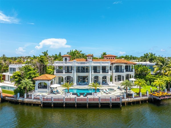 498 N Parkway Pkwy Golden Beach, FL 33160
