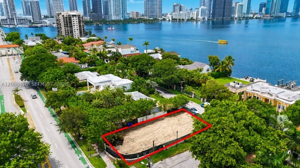 920 N Venetian Dr Miami, FL 33139
