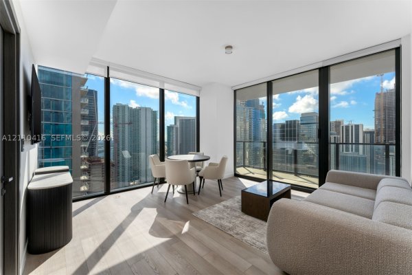 20 NE 11st #4208 Miami, FL 33132