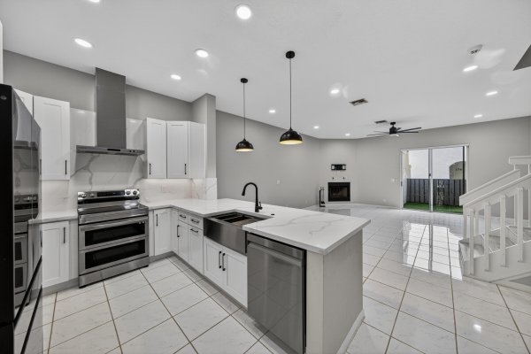 835 NE 17th Fort Lauderdale, FL 33304