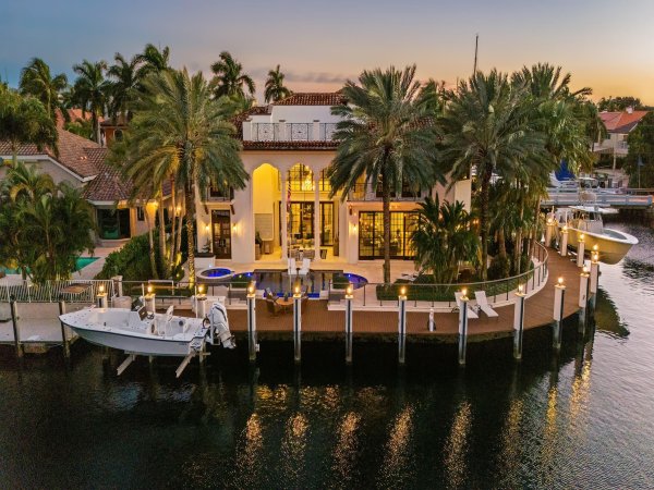 2319 NE 28th St Lighthouse Point, FL 33064