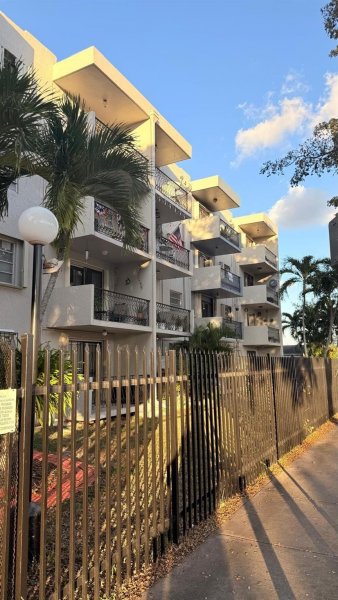 3181 SW 13th #114 Miami, FL 33145