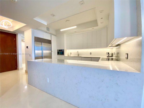 100 S Pointe Dr #1207 Miami Beach, FL 33139 100 S Pointe Dr #1207 Miami Beach, FL 33139