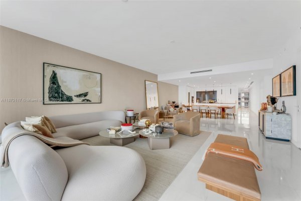 300 Biscayne Blvd Way #4104C Miami, FL 33131 300 Biscayne Blvd Way #4104C Miami, FL 33131