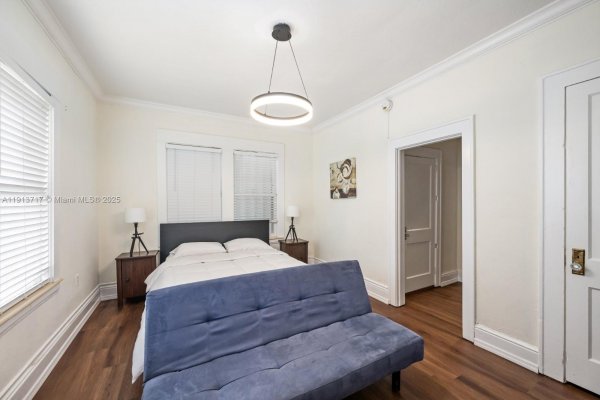 126 Mendoza Ave #5 Coral Gables, FL 33134