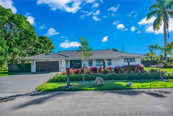 12751 SW 92nd Ct Miami, FL 33176