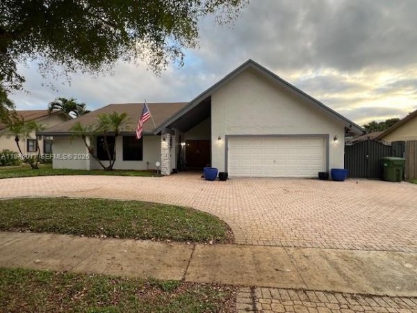 10140 NW 21st Ct Pembroke Pines, FL 33026