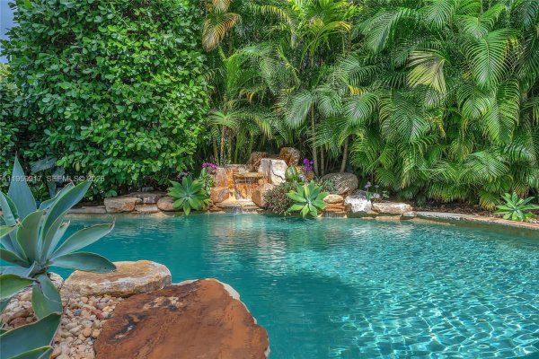 1023 Polk St Hollywood, FL 33019