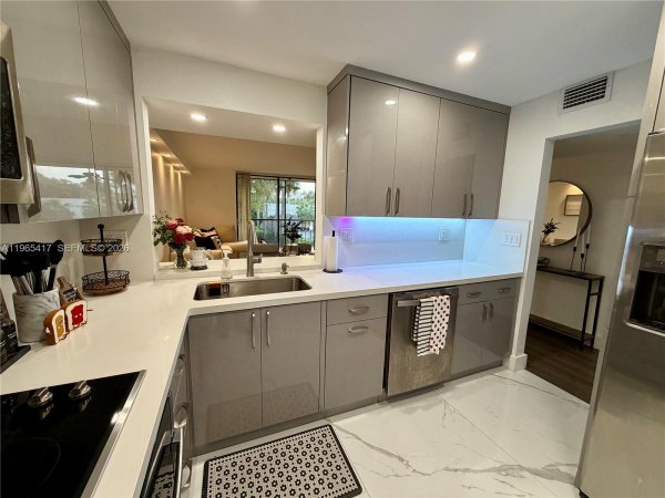 8045 SW 107th Ave #212 Miami, FL 33173