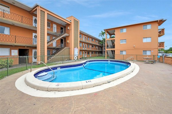 2330 NW 11th St #2 Miami, FL 33125