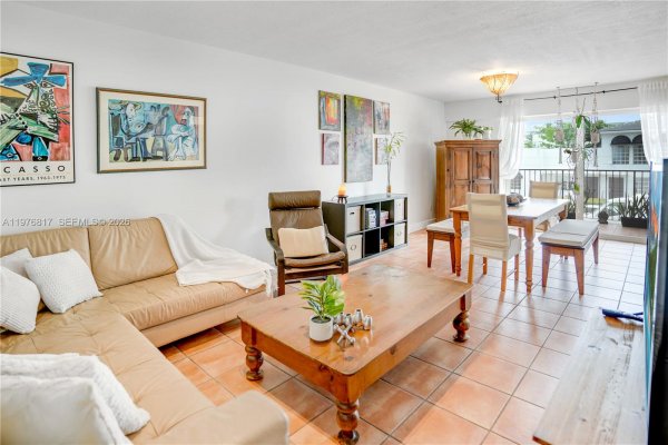 1455 West Ave #202 Miami Beach, FL 33139