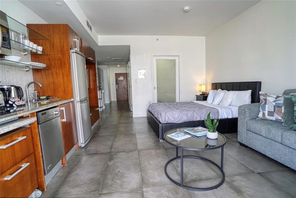 1052 Ocean Dr #C407 Miami Beach, FL 33139